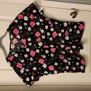 Plus size Scrub Top tag says 5X but fits more like a 3X. Black with pink